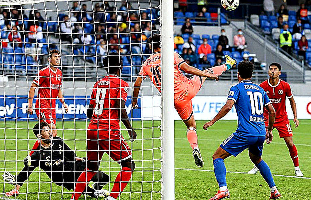 VAR Ở V.LEAGUE: BỐN PHÚT TRANH CÃI, KHÔNG MỘT DÒNG DỮ LIỆU