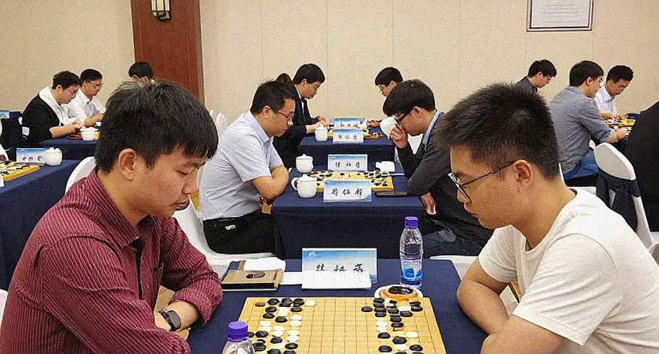 GCL 2026: Nepomniachtchi khiến Carlsen toát mồ hôi trước khi hạ Sindarov bằng đồng hồ
