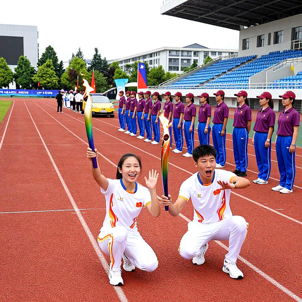 Việt Anh, Hoàng Hên và khoảng trống chiều cao nơi hàng thủ Việt Nam trước Malaysia