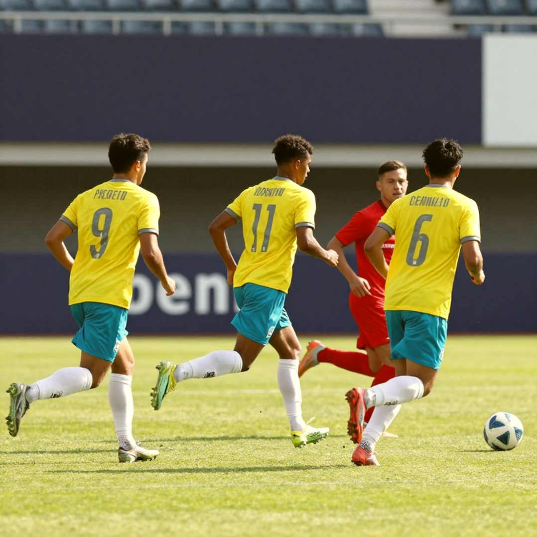 Ba trung vệ ở V.League: Khi nỗi sợ bị xuyên thủng khoác áo tiến bộ