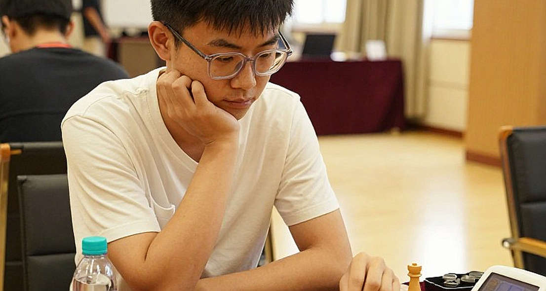 Nihal Sarin, nước cờ +2 tan biến trong ba nhịp và cú xoay trục tâm lý của đội tuyển Ấn Độ
