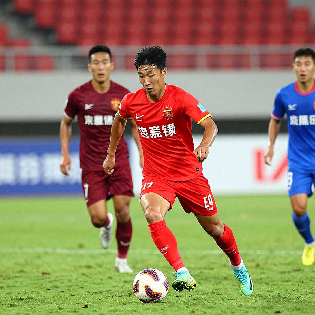 Lỗ hổng dữ liệu của thị trường chuyển nhượng V.League