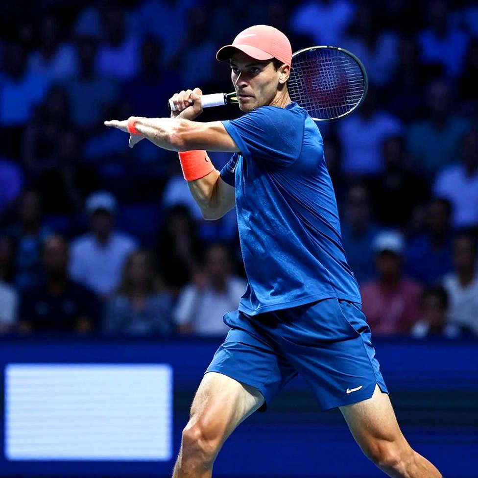 Pegula ngược dòng Navarro trong đêm trễ nhịp: Trước Sabalenka, câu hỏi không nằm ở cú thuận tay
