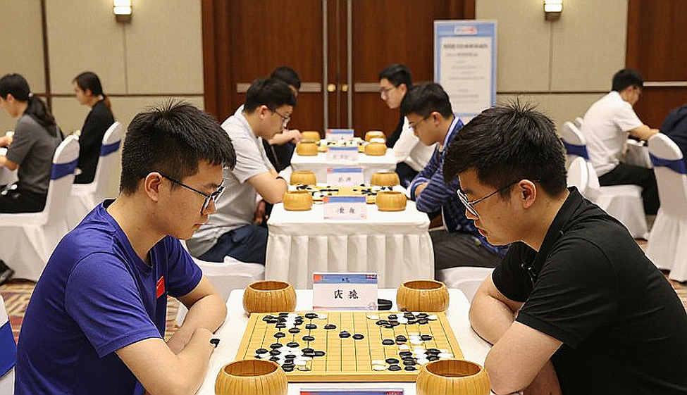 Giữa tâm bão chuyển nhượng: Khi một bản cập nhật Najdorf dạy ta cách đọc lại bàn cờ vua