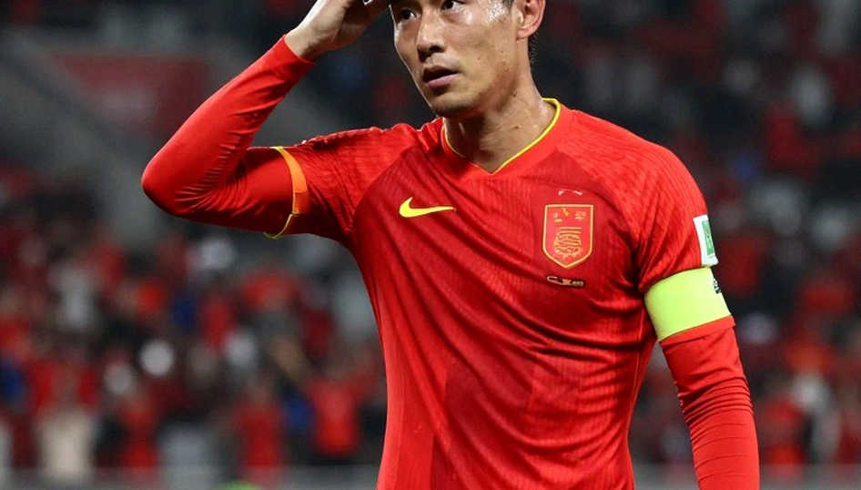 Cú lội ngược dòng Cardiff: Bellamy và tiếng còi giữa bão chỉ trích