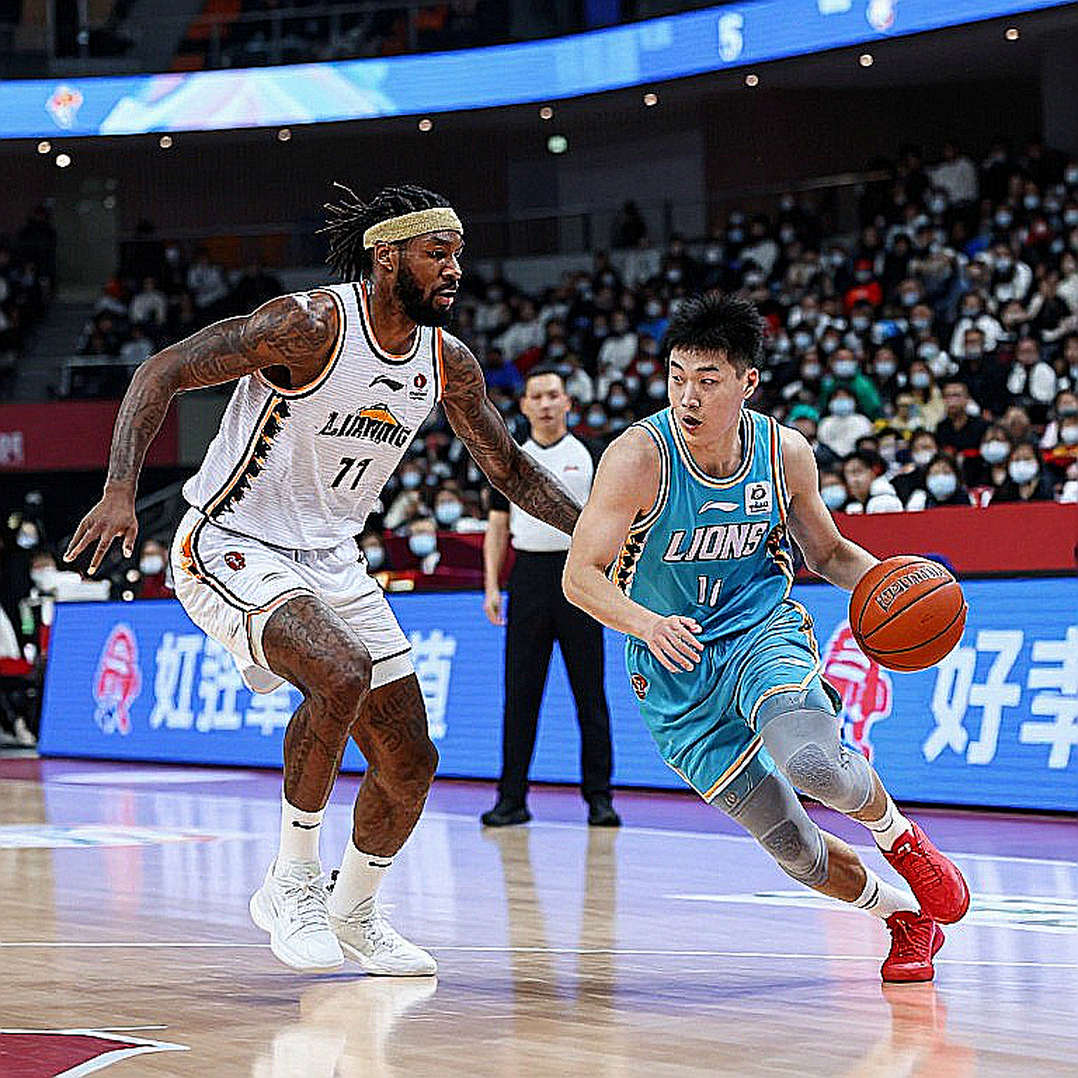Mike James và con số 38: Khi một ngôi sao EuroLeague đòi thêm bóng rổ Mike James và con số 38: Khi một ngôi sao EuroLeague đòi thêm bóng rổ