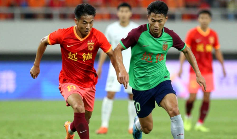 Nkunku muốn ở lại Leipzig nhưng 'tùy Milan': dòng hợp đồng 2030 không đứng được trước luật FIFA