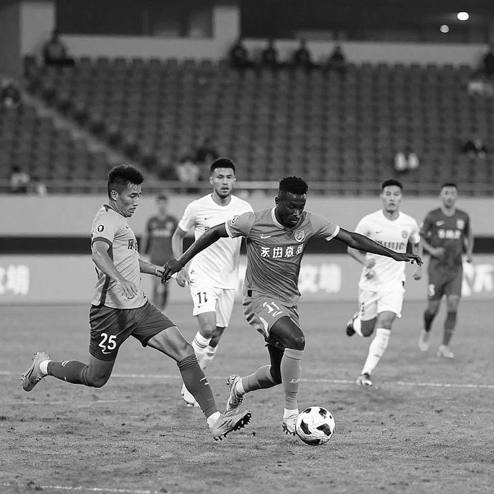 Phiên chợ mùa đông và cú chạm bóng không ai đếm: Khi K-League bán đi những giấc mơ