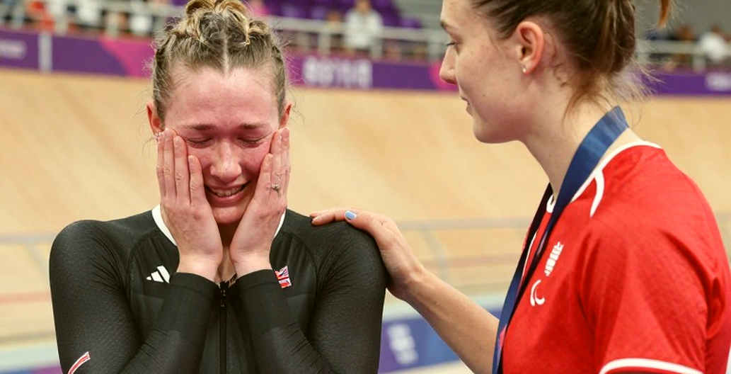 Alwi Farhan tập cùng Kento Momota: dữ liệu nói gì và im lặng ở đâu