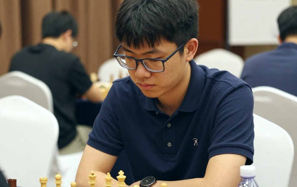 Con Voi 2...d5 và bản hợp đồng sáu mươi phút: Andrew Martin bán gì?