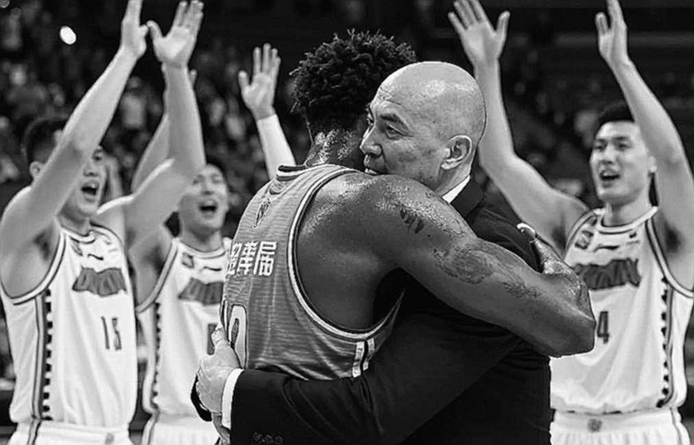 Phil Jackson được dựng tượng trước Crypto.com Arena: Từ 11 chức vô địch đến lời cảm ơn bằng đồng của Los Angeles Lakers Phil Jackson được dựng tượng trước Crypto.com Arena: Từ 11 chức vô địch đến lời cảm ơn bằng đồng của Los Angeles Lakers