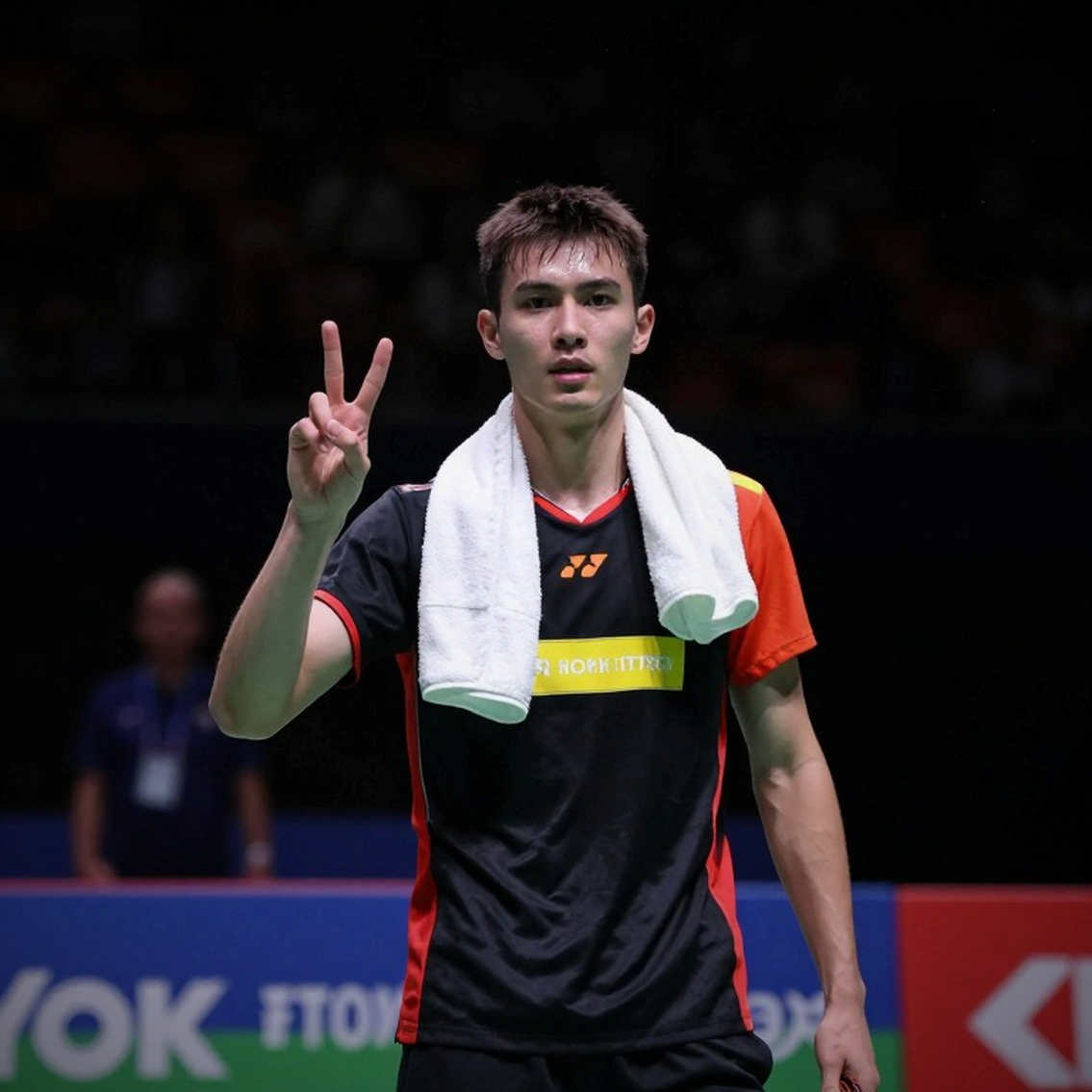 Alwi Farhan tập cùng Kento Momota trước Asiad 2026: Bài học từ Tokyo và khoảng trống dữ liệu